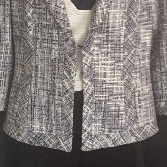 NWOT White/blue 3/4 sleeve collared blazer - Picture 3 of 3